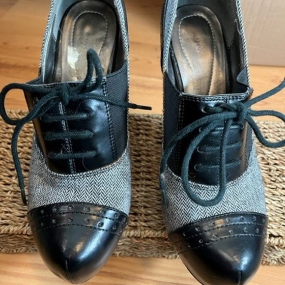 Apt 9 Wool and Leather Vintage Heels - Picture 3 of 5